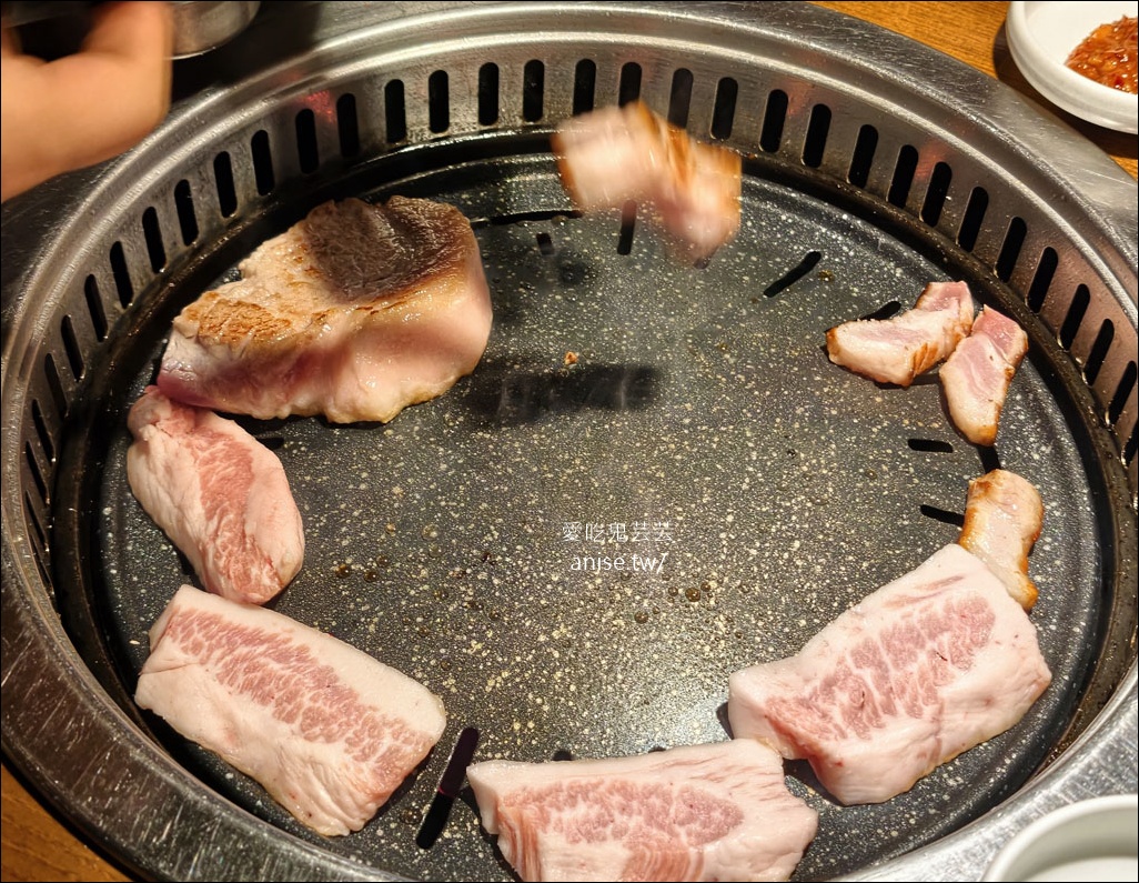 83獬豸烤肉 (廣安店)，人氣爆棚但是吃不懂