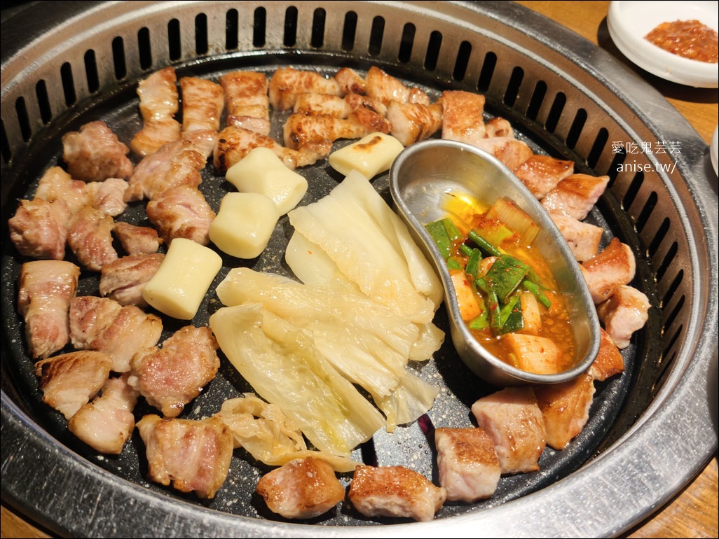 網站近期文章：83獬豸烤肉 (廣安店)，人氣爆棚但是吃不懂