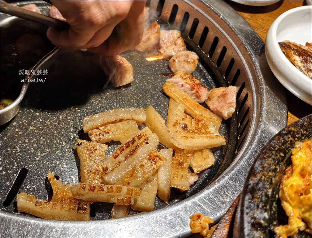 83獬豸烤肉 (廣安店)，人氣爆棚但是吃不懂