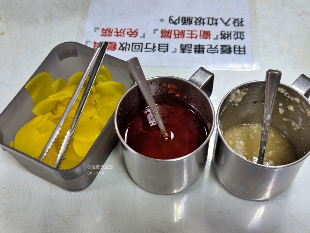 志明油飯大腸麵線，早起才吃的到招牌油飯，八里美食(姊姊食記)
