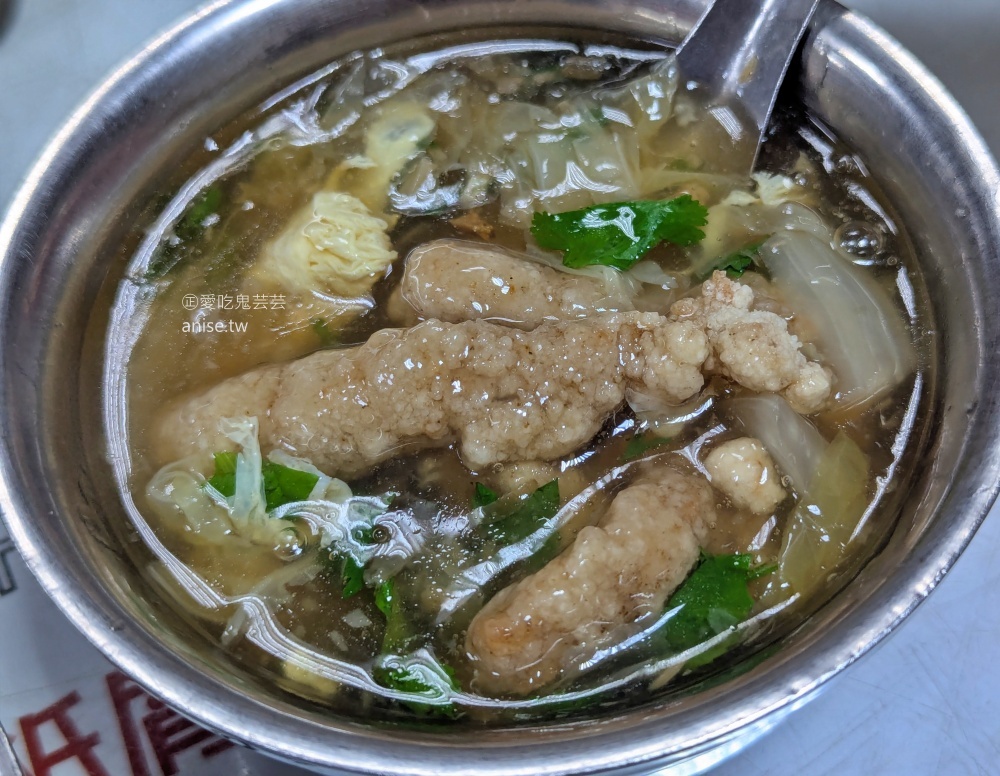 志明油飯大腸麵線，早起才吃的到招牌油飯，八里美食(姊姊食記)