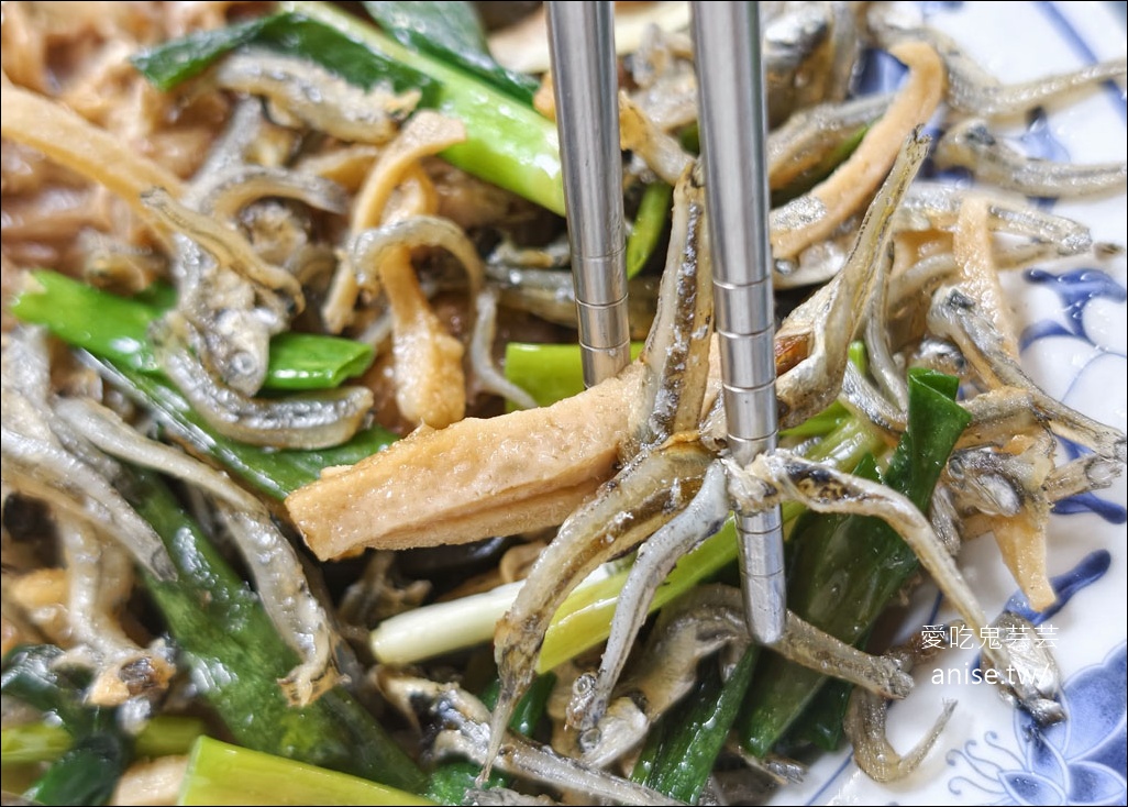 春興水餃店，只要開門就是客滿，晚來吃不到！這是被滷味耽誤的水餃店吧(毆)