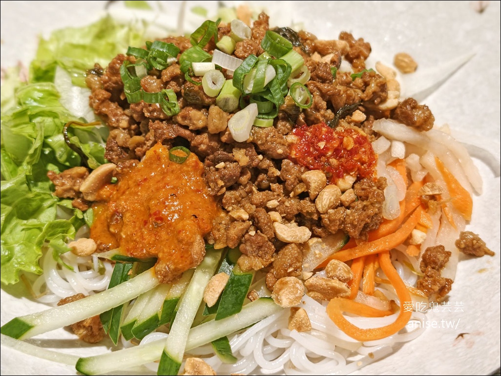 越好吃越南料理，清爽不油膩又可口，夏天就是要吃這一味！信義區A11、東區SOGO都有哦😋 @愛吃鬼芸芸