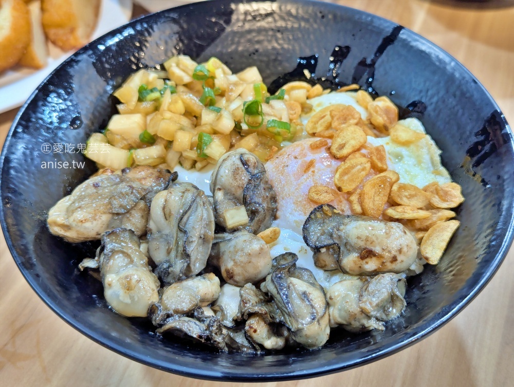 十二橋麵食館，菜色豐富會讓人選擇困難的基隆在地美食(姊姊食記) @愛吃鬼芸芸