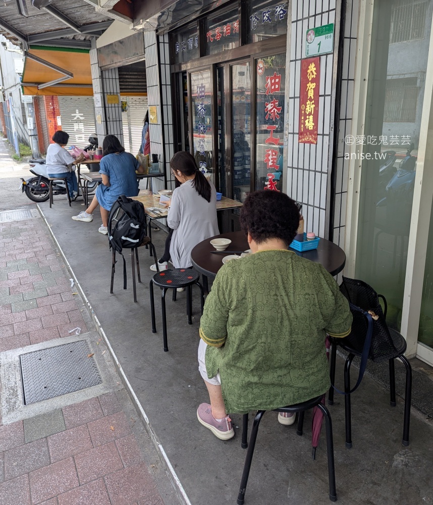景美無名米粉湯，美味嘴邊肉再來一份，萬芳醫院站美食(姊姊食記) @愛吃鬼芸芸