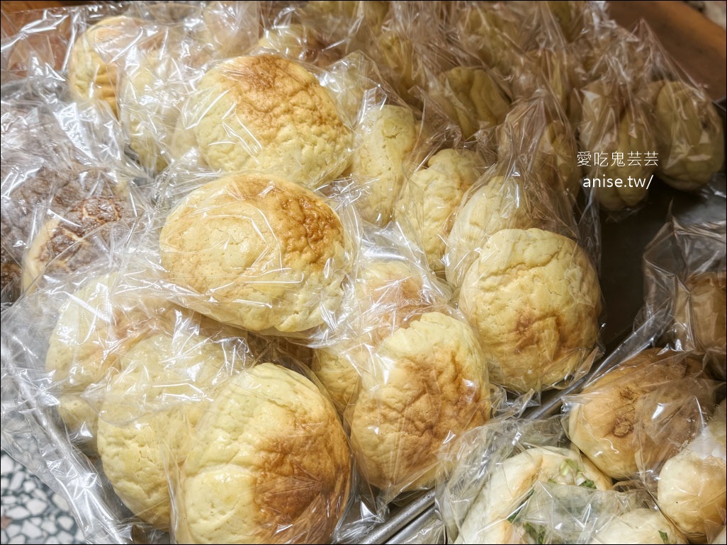 雲林土庫美食｜金琴麵包：銅板價15元古早味麵包，勾起童年回憶的懷舊滋味 @愛吃鬼芸芸
