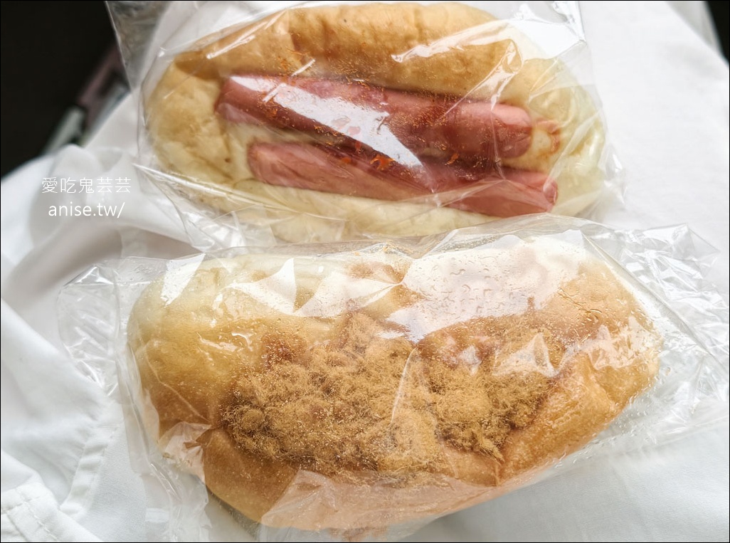 雲林土庫美食｜金琴麵包：銅板價15元古早味麵包，勾起童年回憶的懷舊滋味 @愛吃鬼芸芸