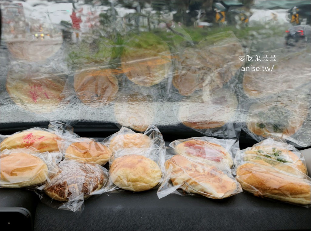 雲林土庫美食｜金琴麵包：銅板價15元古早味麵包，勾起童年回憶的懷舊滋味 @愛吃鬼芸芸