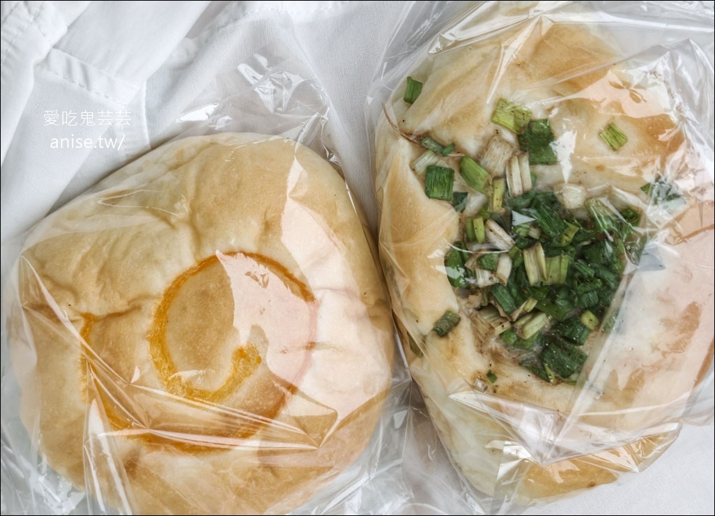 雲林土庫美食｜金琴麵包：銅板價15元古早味麵包，勾起童年回憶的懷舊滋味 @愛吃鬼芸芸