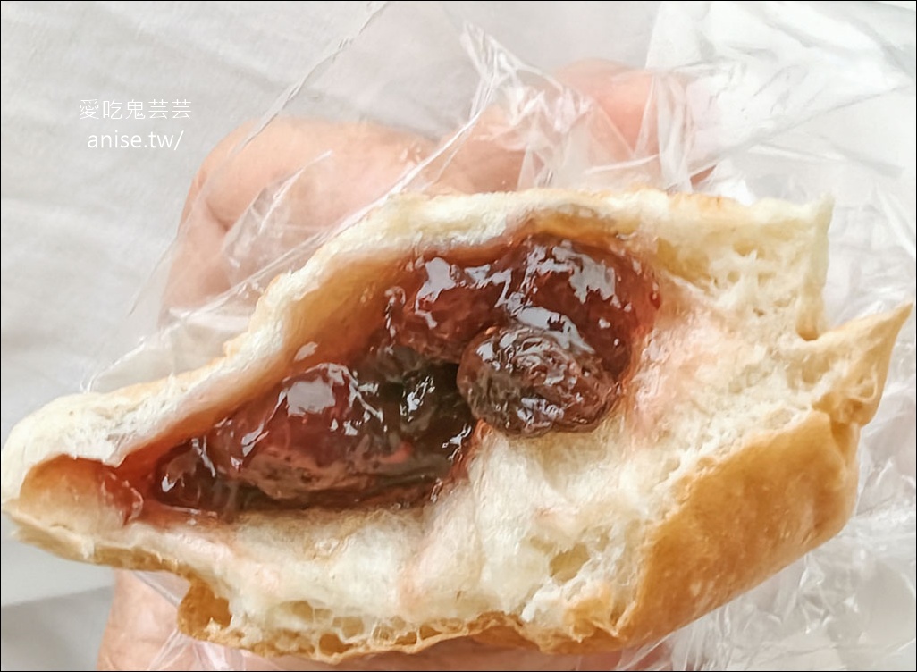 雲林土庫美食｜金琴麵包：銅板價15元古早味麵包，勾起童年回憶的懷舊滋味 @愛吃鬼芸芸