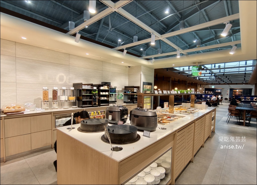釜山金海機場貴賓室-SKY HUB LOUNGE，韓式拌飯、泡麵機、韓式小菜都好吃！ @愛吃鬼芸芸