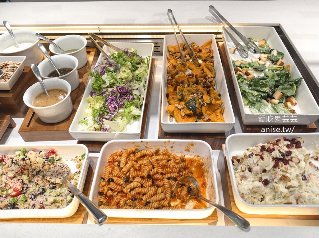 釜山金海機場貴賓室-SKY HUB LOUNGE，韓式拌飯、泡麵機、韓式小菜都好吃！ @愛吃鬼芸芸