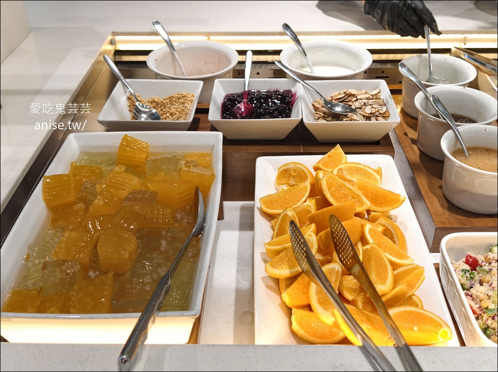 釜山金海機場貴賓室-SKY HUB LOUNGE，韓式拌飯、泡麵機、韓式小菜都好吃！ @愛吃鬼芸芸