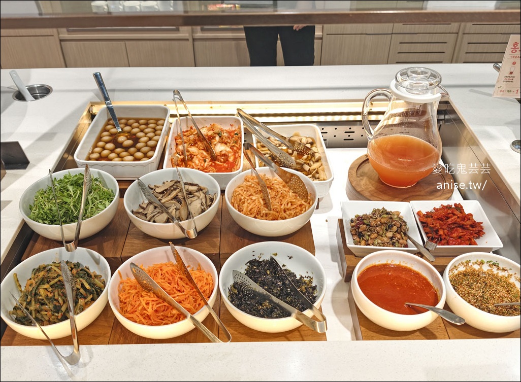 釜山金海機場貴賓室-SKY HUB LOUNGE，韓式拌飯、泡麵機、韓式小菜都好吃！ @愛吃鬼芸芸