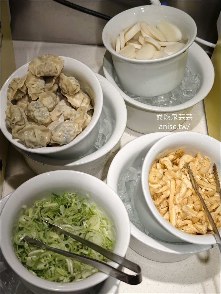 釜山金海機場貴賓室-SKY HUB LOUNGE，韓式拌飯、泡麵機、韓式小菜都好吃！ @愛吃鬼芸芸