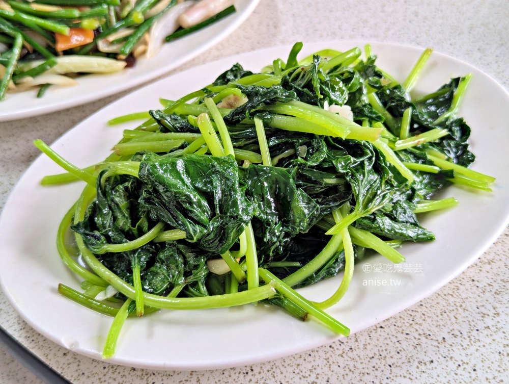 坪林美食推薦｜梅春公路飯店：北宜公路隱藏版熱炒，便宜大碗、蔬菜爆量超滿足！(姊姊食記) @愛吃鬼芸芸