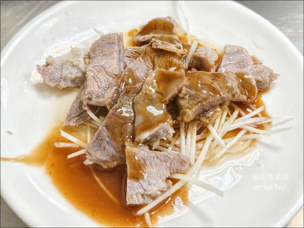 台發切仔麵，捷運站旁就有超好吃的白斬雞，不用上陽明山！ @愛吃鬼芸芸