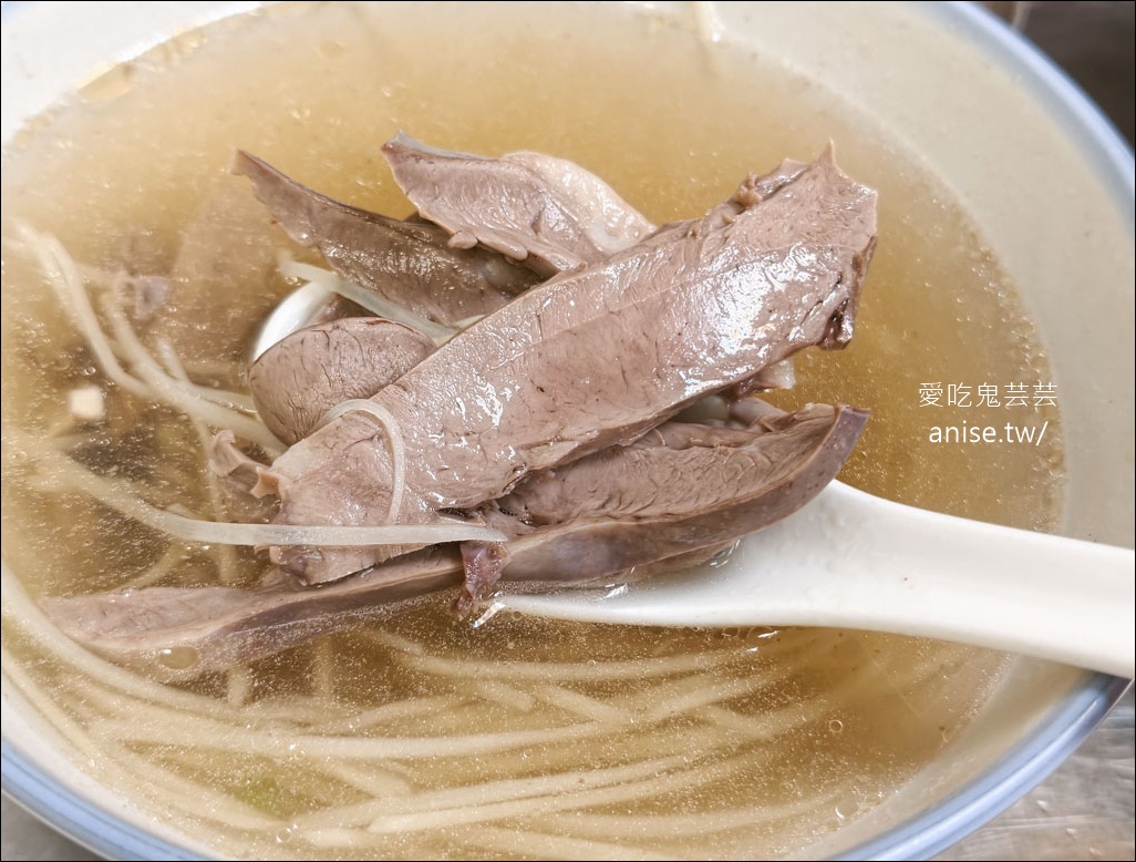 台發切仔麵，捷運站旁就有超好吃的白斬雞，不用上陽明山！ @愛吃鬼芸芸