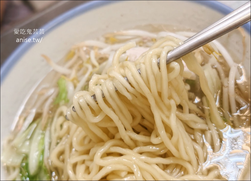 台發切仔麵，捷運站旁就有超好吃的白斬雞，不用上陽明山！ @愛吃鬼芸芸