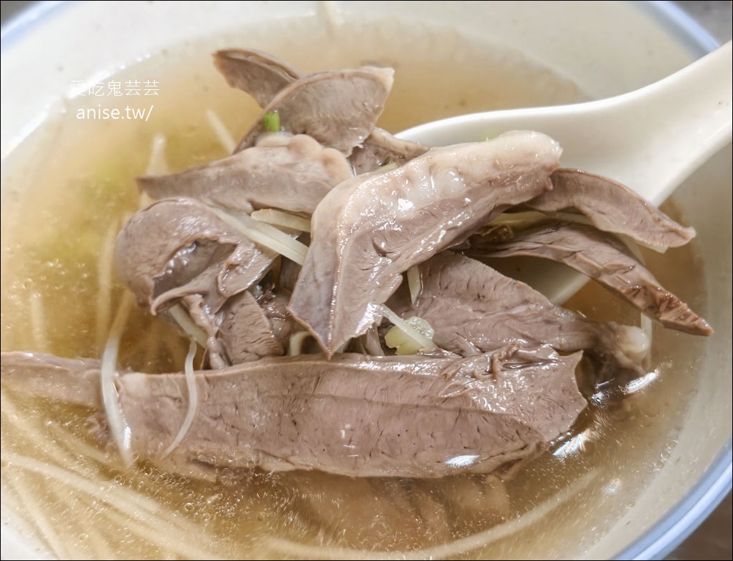 台發切仔麵，捷運站旁就有超好吃的白斬雞，不用上陽明山！ @愛吃鬼芸芸