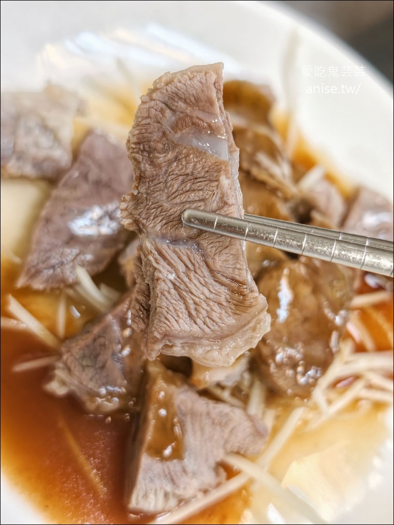 台發切仔麵，捷運站旁就有超好吃的白斬雞，不用上陽明山！ @愛吃鬼芸芸