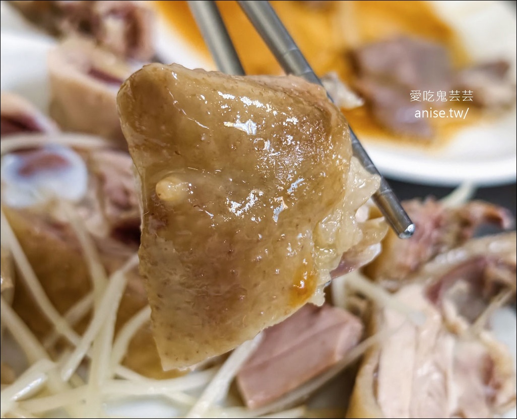台發切仔麵，捷運站旁就有超好吃的白斬雞，不用上陽明山！ @愛吃鬼芸芸