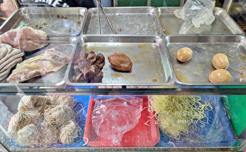 橋頭小吃部，開門就排隊滷味一小時就賣光，桃園平鎮美食(姊姊食記) @愛吃鬼芸芸