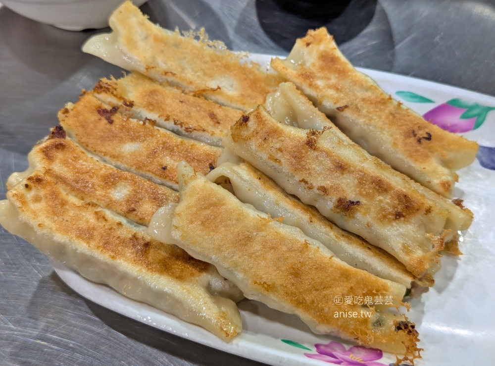 三重美食 | 雲林鍋貼,脆皮蚵仔煎更是酥香誘人,三重台北橋站美食(姊姊食記) @愛吃鬼芸芸 三重美食 | 雲林鍋貼,脆皮蚵仔煎更是酥香誘人,三重台北橋站美食(姊姊食記) @愛吃鬼芸芸