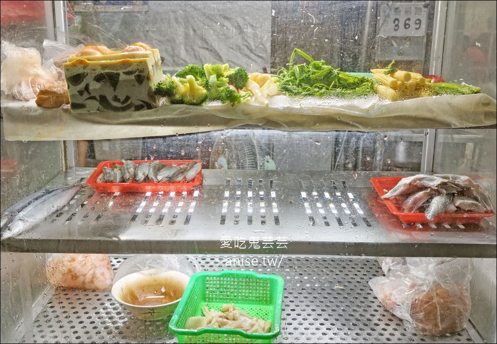 嘉義宵夜場 | 金馬肉粥，鹹粥配炸物，爽爽的！ @愛吃鬼芸芸
