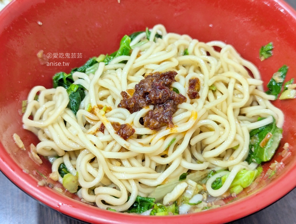 板橋懷德街米苔目(鐵皮屋麵攤)，音樂公園旁的在地排隊美食(姊姊食記) @愛吃鬼芸芸