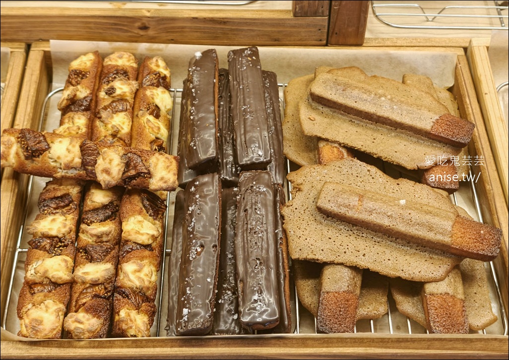 西面咖啡廳 | 田浦咖啡街 HOXY coffee 혹시 전포점 ，甜點好吃到不行，超推薦！發現寶藏店 @愛吃鬼芸芸