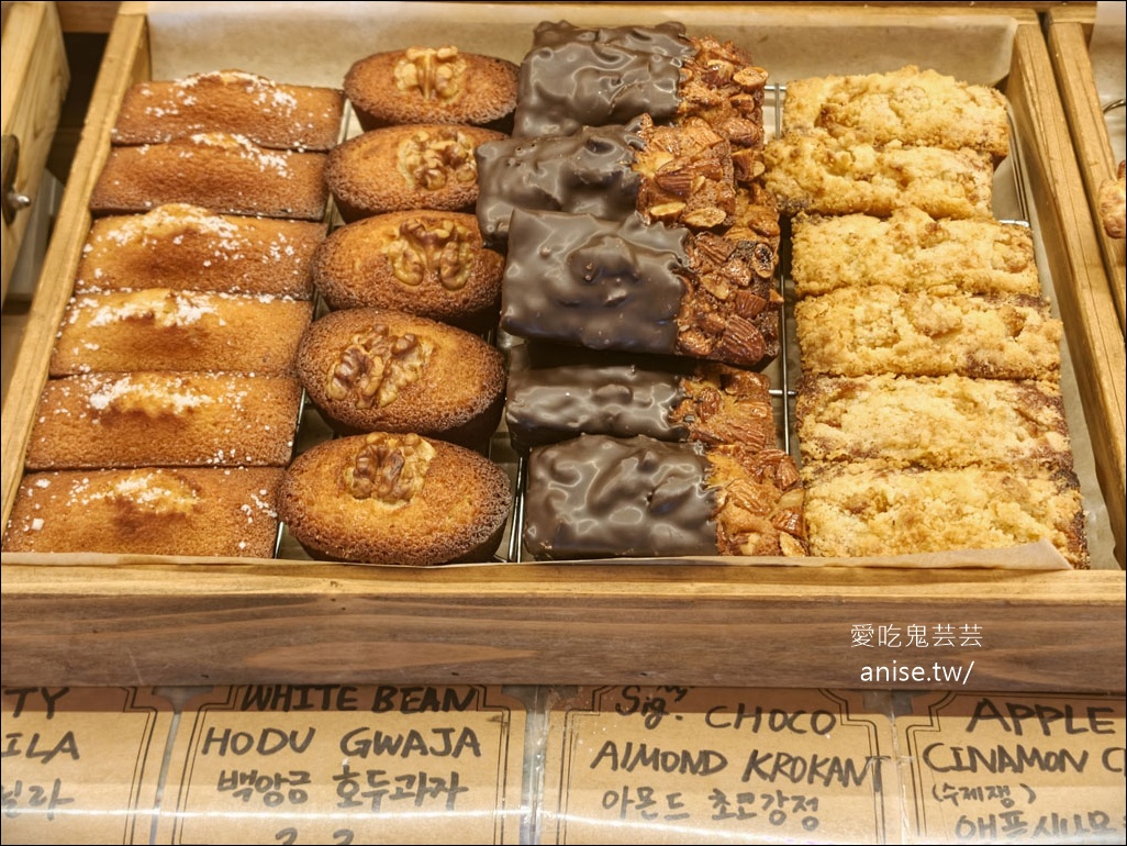 西面咖啡廳 | 田浦咖啡街 HOXY coffee 혹시 전포점 ，甜點好吃到不行，超推薦！發現寶藏店 @愛吃鬼芸芸
