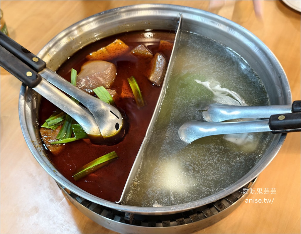 夫妻肺片麻辣火鍋，台北我最愛的鴨血豆腐！還有拉麵必點哦~ @愛吃鬼芸芸