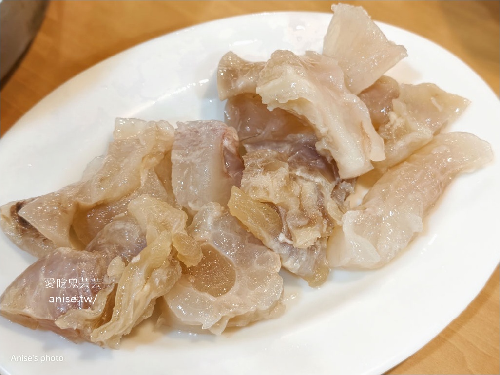 夫妻肺片麻辣火鍋，台北我最愛的鴨血豆腐！還有拉麵必點哦~ @愛吃鬼芸芸