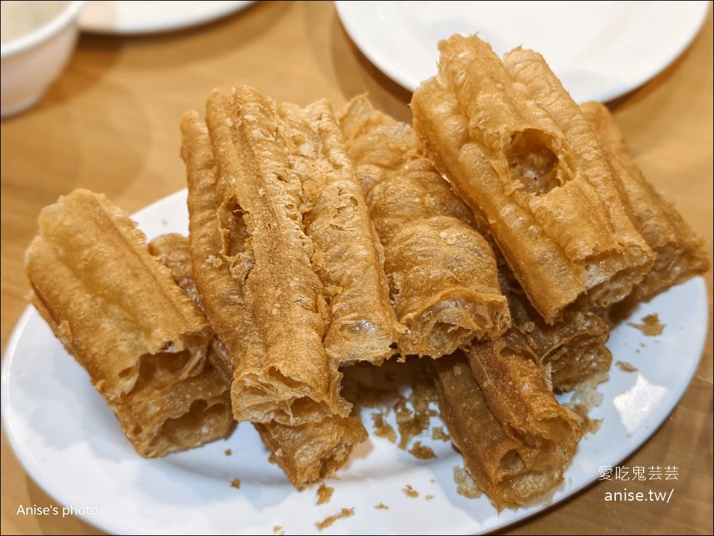 夫妻肺片麻辣火鍋，台北我最愛的鴨血豆腐！還有拉麵必點哦~ @愛吃鬼芸芸