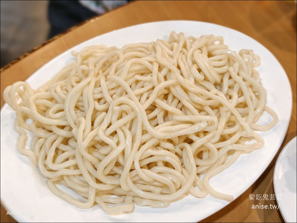 夫妻肺片麻辣火鍋，台北我最愛的鴨血豆腐！還有拉麵必點哦~ @愛吃鬼芸芸