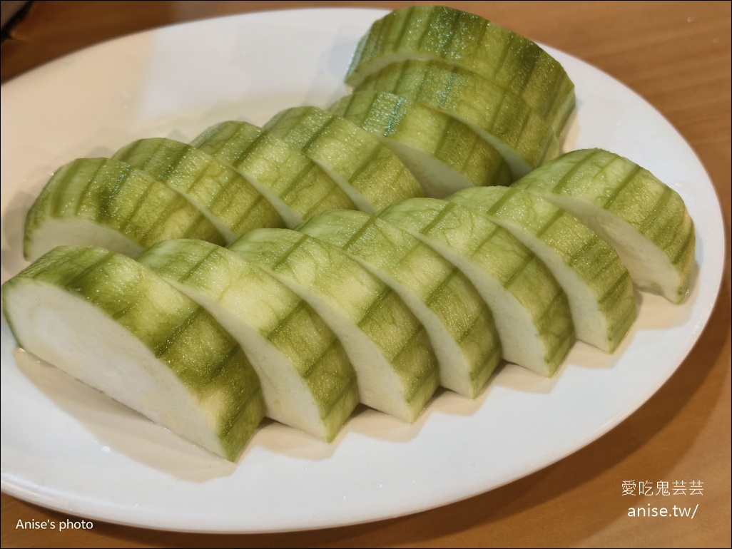 夫妻肺片麻辣火鍋，台北我最愛的鴨血豆腐！還有拉麵必點哦~ @愛吃鬼芸芸