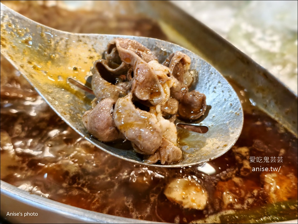 夫妻肺片麻辣火鍋，台北我最愛的鴨血豆腐！還有拉麵必點哦~ @愛吃鬼芸芸