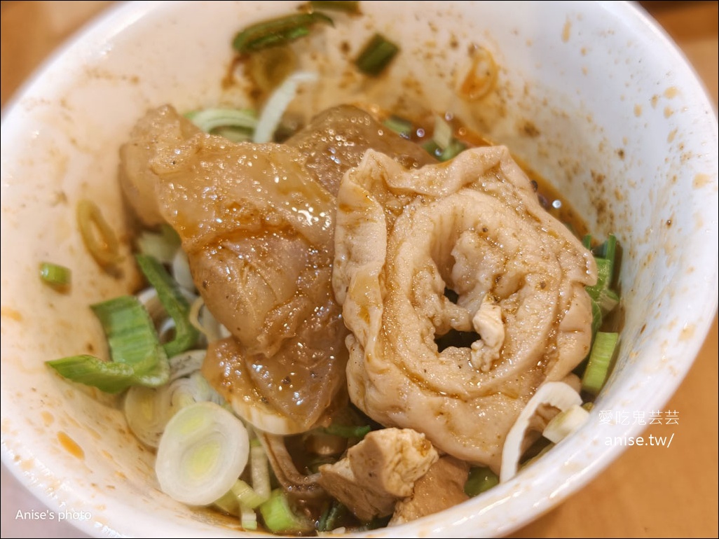 夫妻肺片麻辣火鍋，台北我最愛的鴨血豆腐！還有拉麵必點哦~ @愛吃鬼芸芸