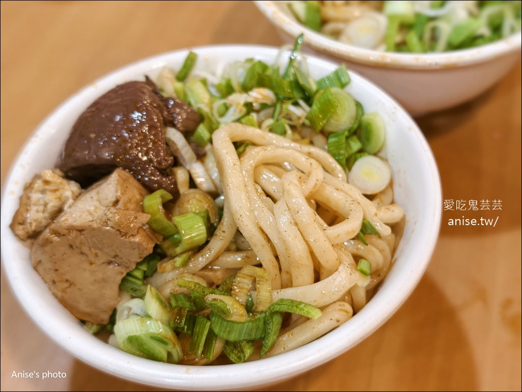 夫妻肺片麻辣火鍋，台北我最愛的鴨血豆腐！還有拉麵必點哦~ @愛吃鬼芸芸