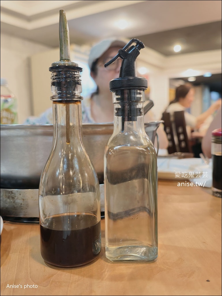 夫妻肺片麻辣火鍋，台北我最愛的鴨血豆腐！還有拉麵必點哦~ @愛吃鬼芸芸
