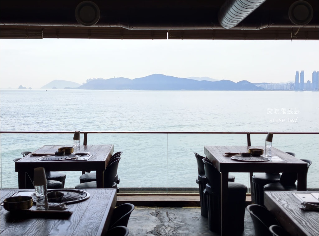 海雲台海景第一排烤肉店 | 돈독  (Dongdok) 肉質超厚又過癮，還有活章魚，小菜超有誠意！ @愛吃鬼芸芸