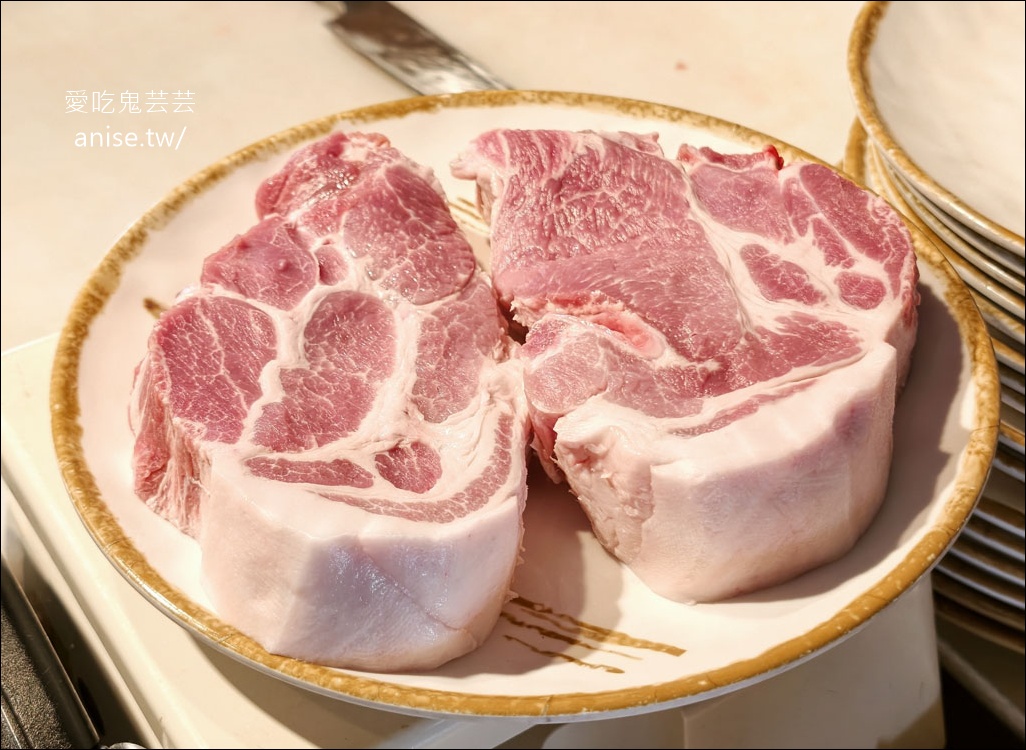 海雲台海景第一排烤肉店 | 돈독  (Dongdok) 肉質超厚又過癮，還有活章魚，小菜超有誠意！ @愛吃鬼芸芸