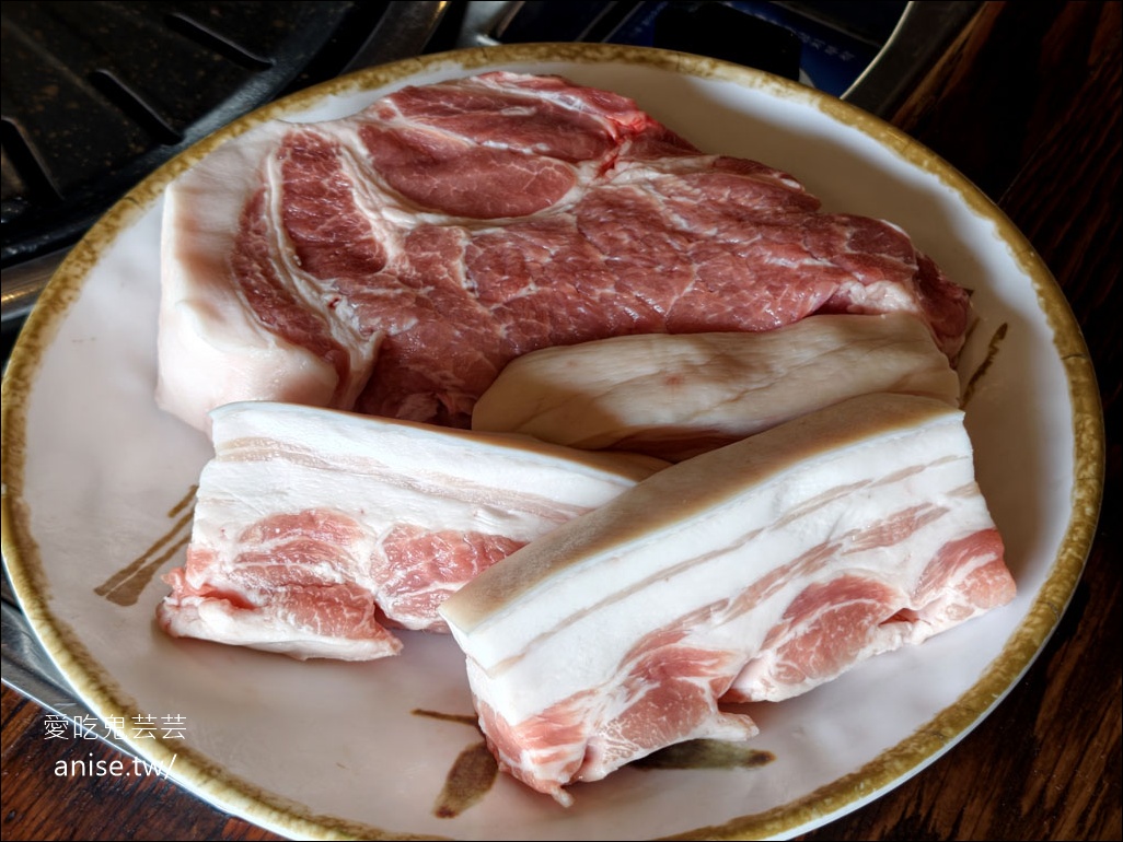 海雲台海景第一排烤肉店 | 돈독  (Dongdok) 肉質超厚又過癮，還有活章魚，小菜超有誠意！ @愛吃鬼芸芸