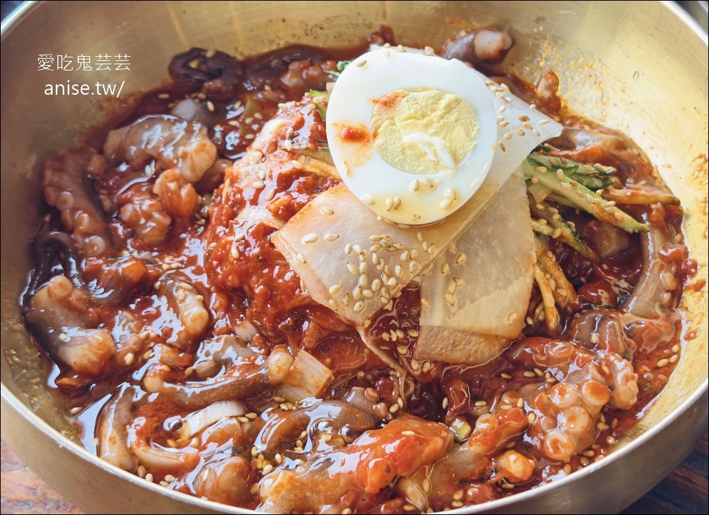 海雲台海景第一排烤肉店 | 돈독  (Dongdok) 肉質超厚又過癮，還有活章魚，小菜超有誠意！ @愛吃鬼芸芸
