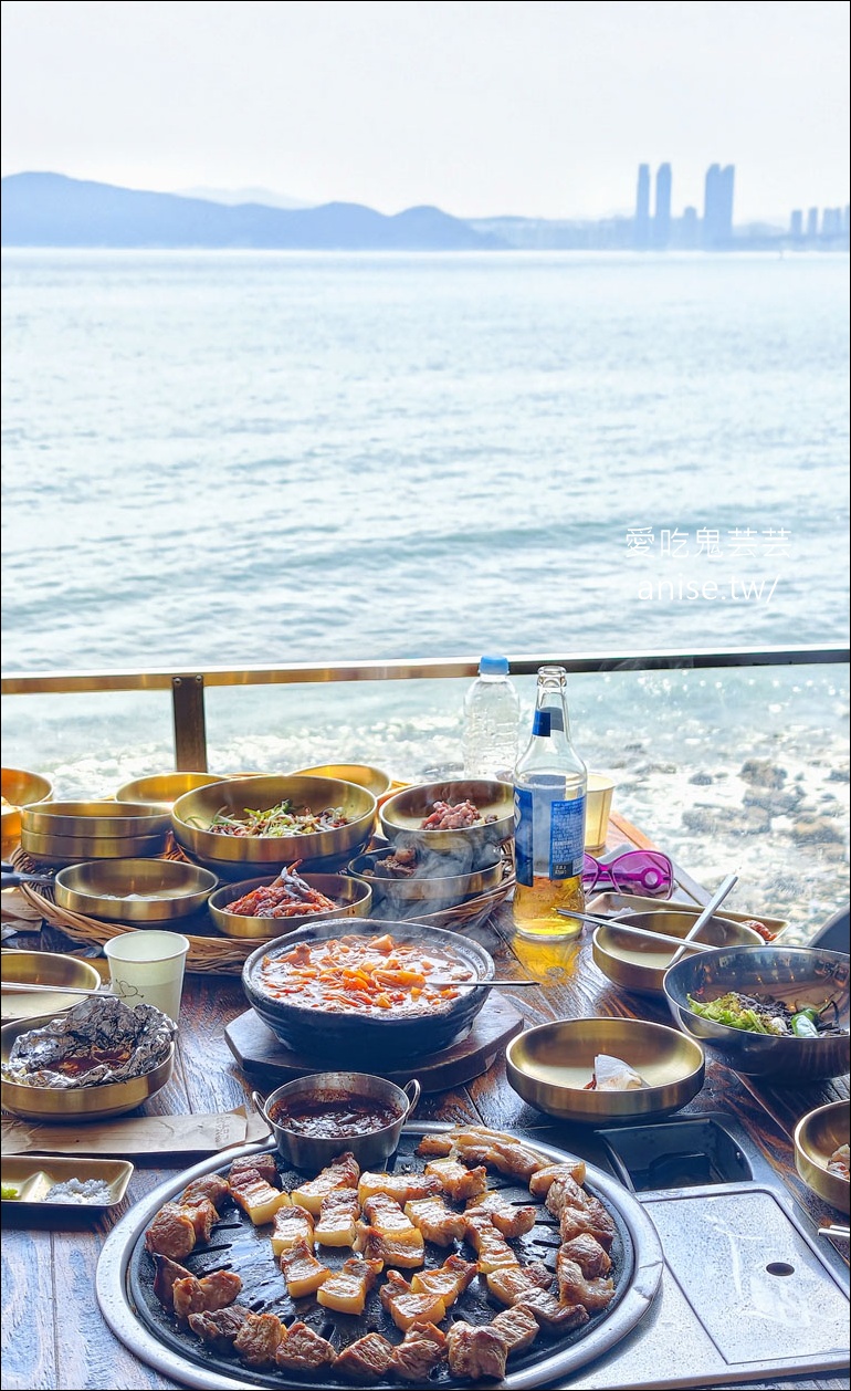 海雲台海景第一排烤肉店 | 돈독  (Dongdok) 肉質超厚又過癮，還有活章魚，小菜超有誠意！ @愛吃鬼芸芸