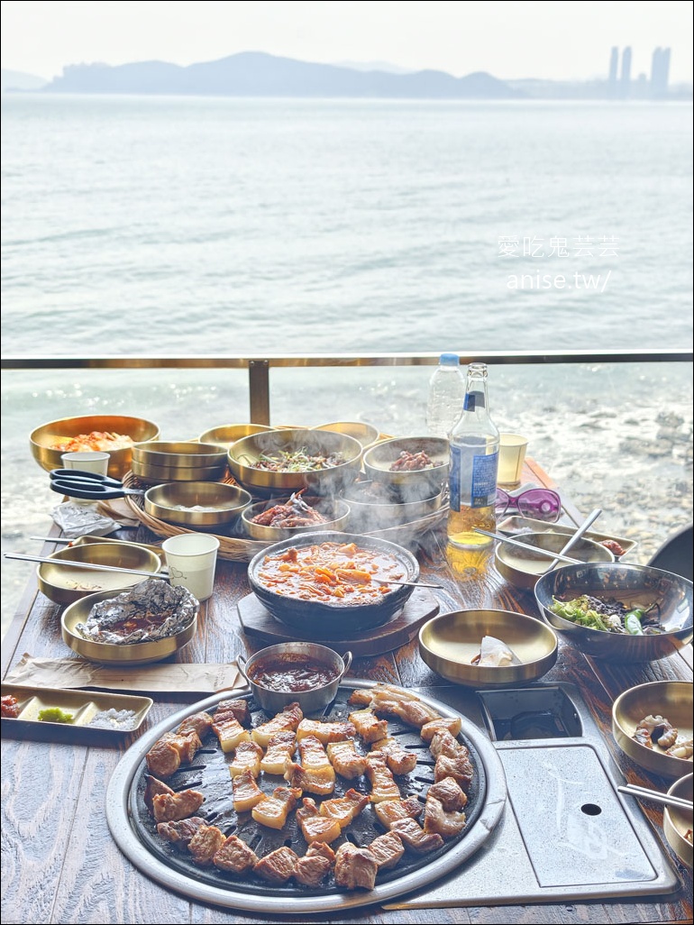 海雲台海景第一排烤肉店 | 돈독  (Dongdok) 肉質超厚又過癮，還有活章魚，小菜超有誠意！ @愛吃鬼芸芸