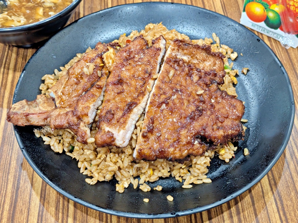 淡水黑咻排骨飯三重重陽店，軟嫩入味的好吃排骨，三重國小站美食(姊姊食記) @愛吃鬼芸芸
