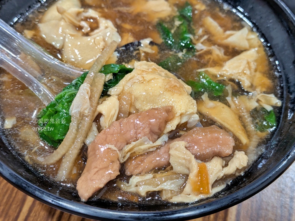 淡水黑咻排骨飯三重重陽店，軟嫩入味的好吃排骨，三重國小站美食(姊姊食記) @愛吃鬼芸芸