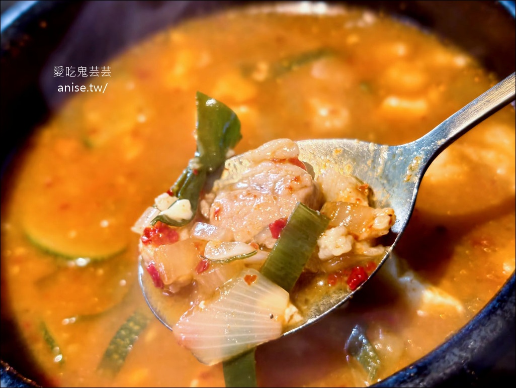 雪夜覓，西面站超人氣排隊烤肉名店，特別又可口(藍絲帶店家) @愛吃鬼芸芸